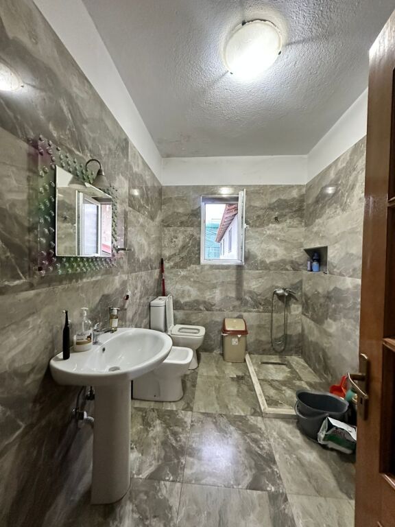 Apartament 1+1+Verande me Qira mbrapa Harry Fulls