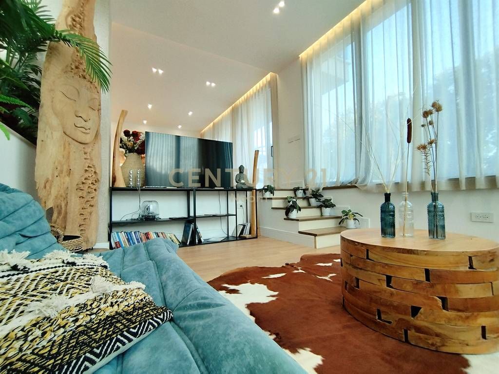 LUXURY VILLA FOR SALE IN PETRELË