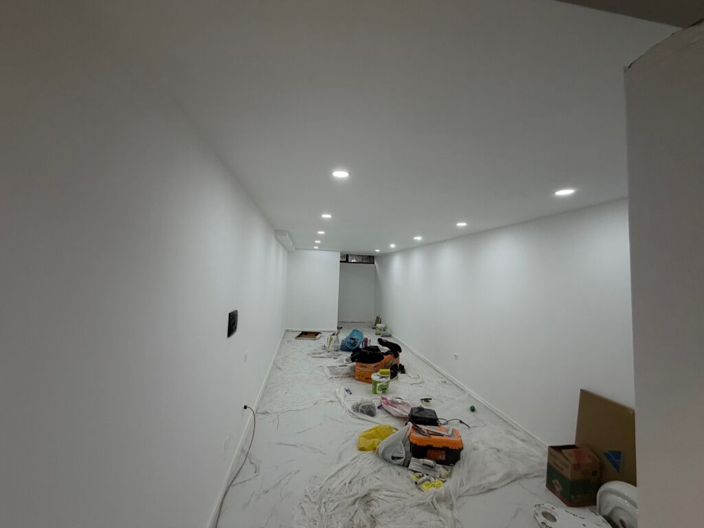 Dyqan per shitje,te keshi vasil shanto,105 mije euro