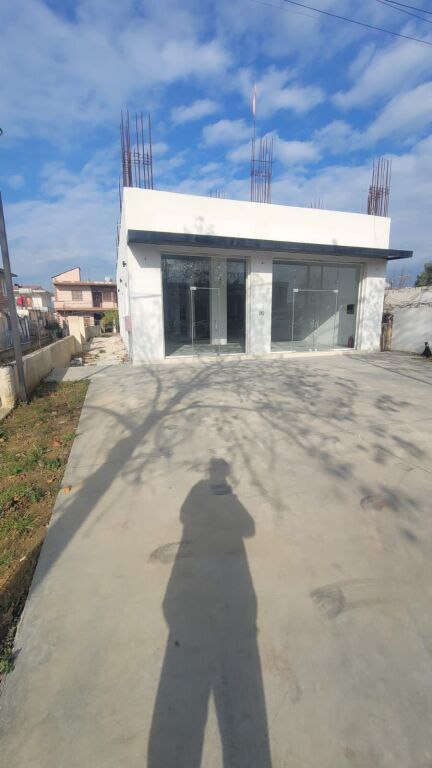 JEPET ME QERA AMBIENT BIZNESI TEK ROYAL GAZ, DURRES