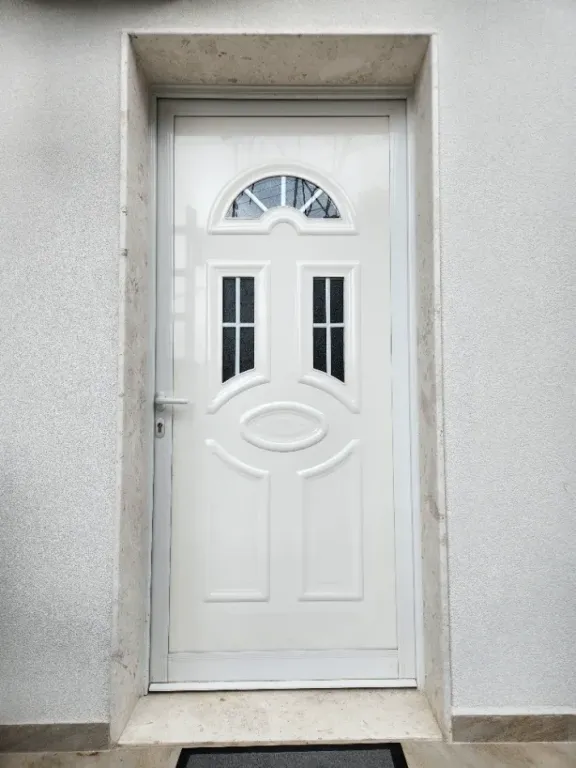 Ingresso 1+1 in affitto dietro il centro Globe, via stavri themeli