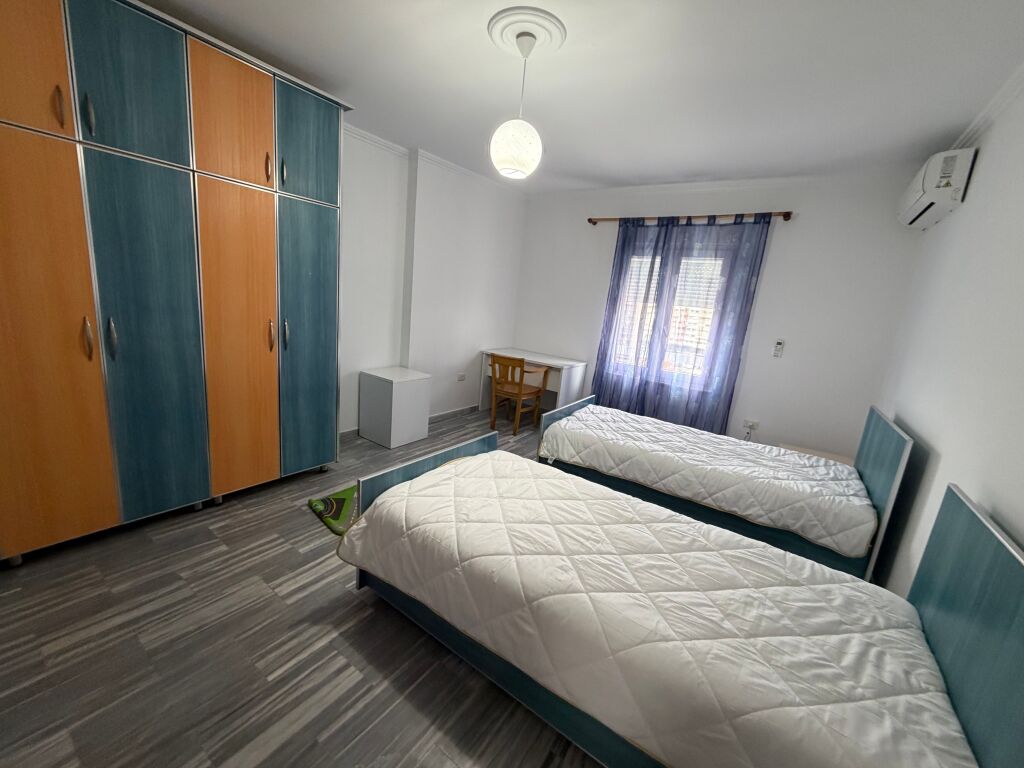 2+1,arredato a Laprake di fronte all'hotel Relaks,600 euro