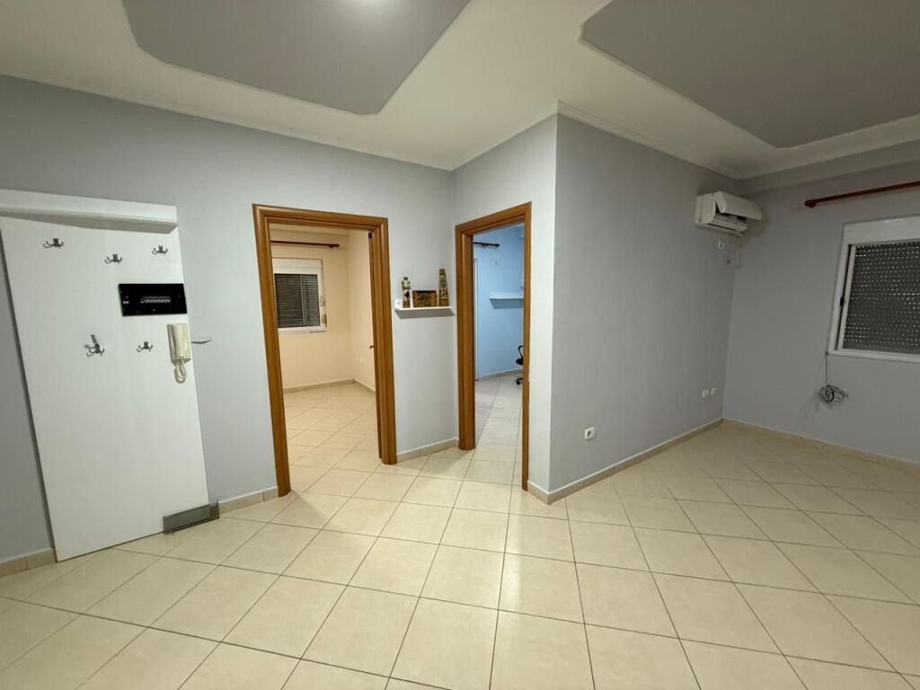 Apartament 2+1 me qira prane Gjimnazit Partizani!