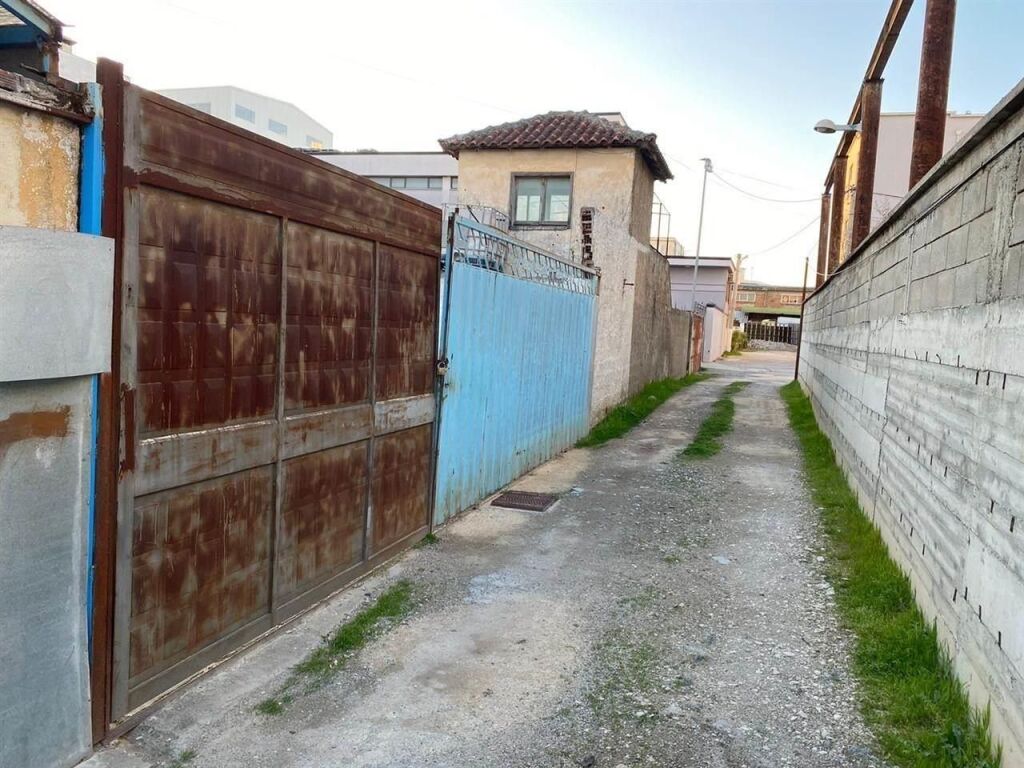 MAGAZINE ME QERA NE SHKOZET DURRES