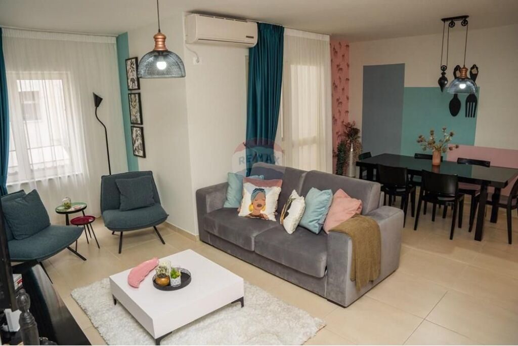 APARTAMENT 1+1+POST PARKIMI NE QENDER-PAZARI RI