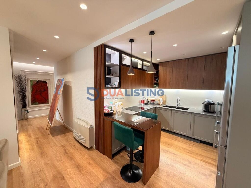 Shitet Apartament modern 3+1+2 pranë Air Albania Stadium!