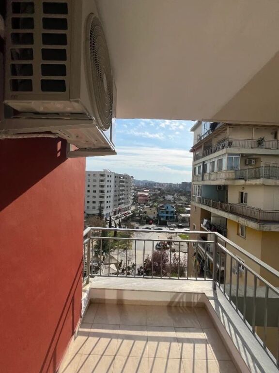 Jepet Me Qera Apartament 2+1+1 Ballkon