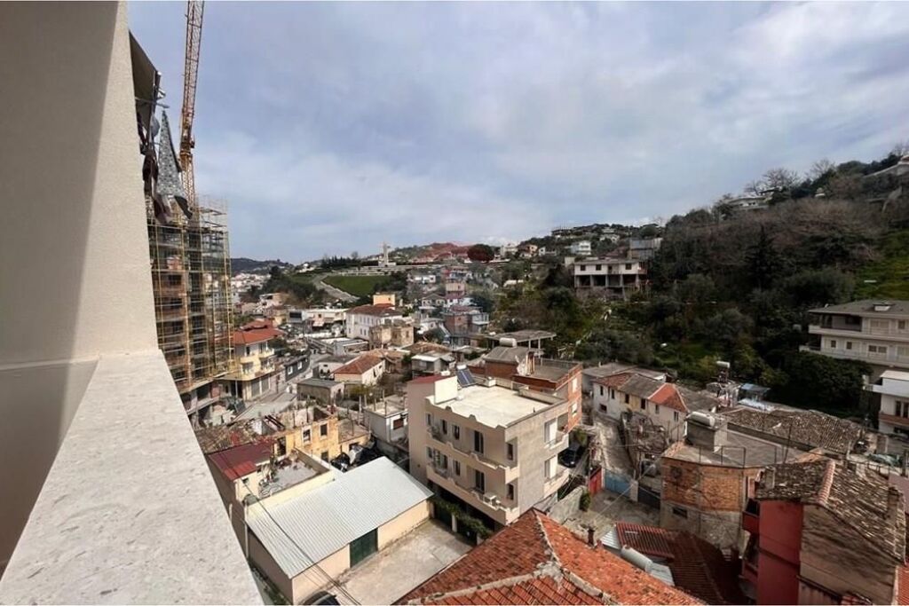 🏡 Apartament 1+1 për Shitje në Qendër të Vlorës – Pranë Xhamisë