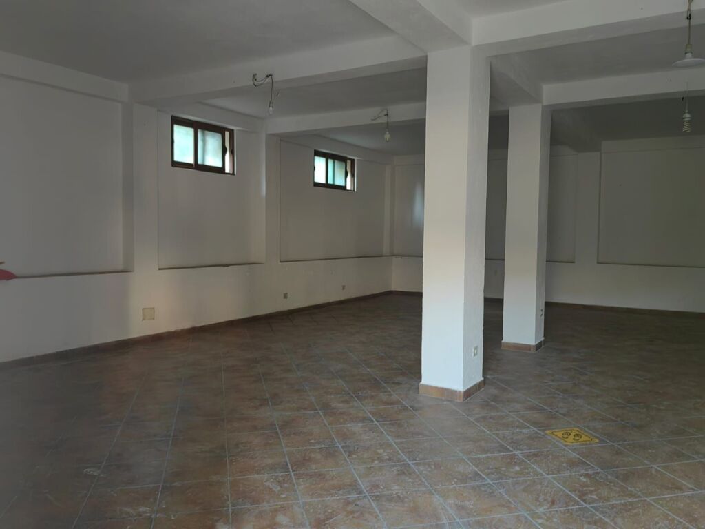 Shop/business premises for rent 100 m² – 45,000 Lek (Tonin Harapi Street, only 2 minutes from Venue Club)