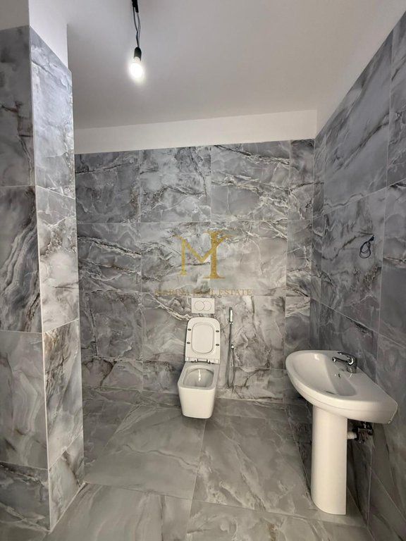 Shitet Apartament 2+1+ 90 m2 Verande – Shkëmbi i Kavajës, Durrës