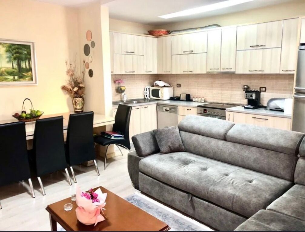 Jepet me Qira Apartamet 1+1