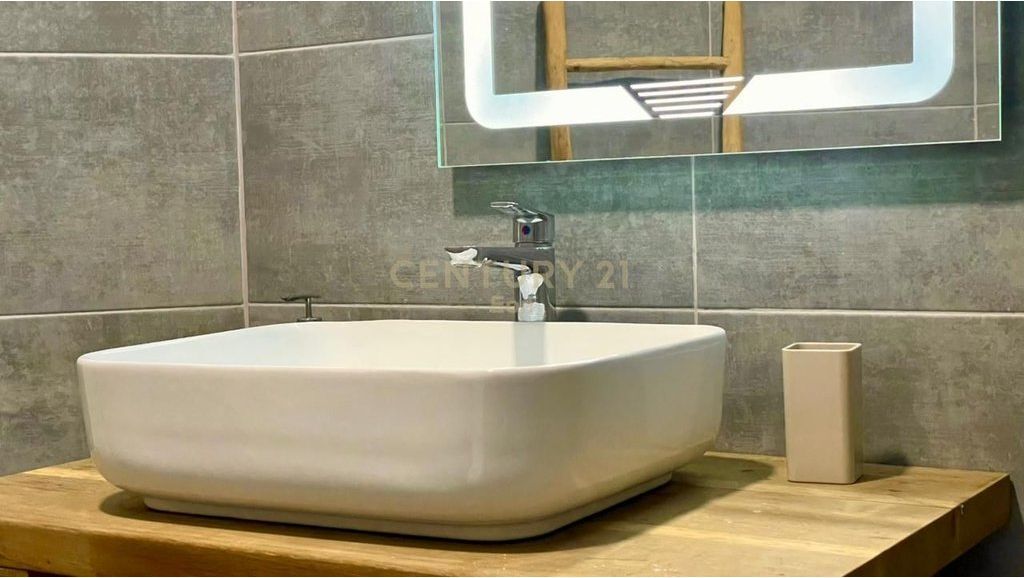 STUDIO NE VIJE TE PARE ME PAMJE NGA DETI, SHKEMBI I KAVAJES, DURRES !