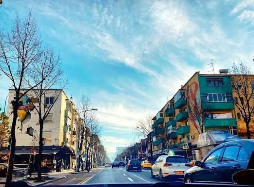 Apartament 2+1 per shitje tek Rruga e Durresit