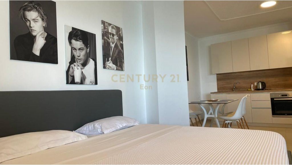 SHITET SUPER APARTAMENT 2+2 NË VIJËN E PARË ME PAMJE NGA DETIT TE SHKËMBI I KAVAJËS, DURRES!!