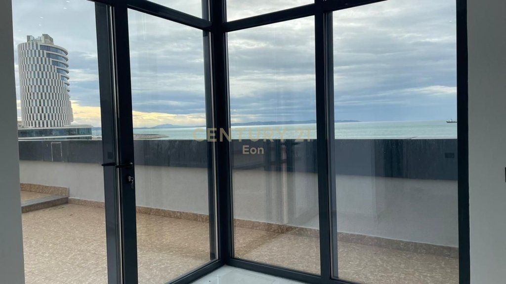 SHITET SUPER APARTAMENT 2+1+2 ME PAMJE DETI NE VOLLGA, DURRES !!