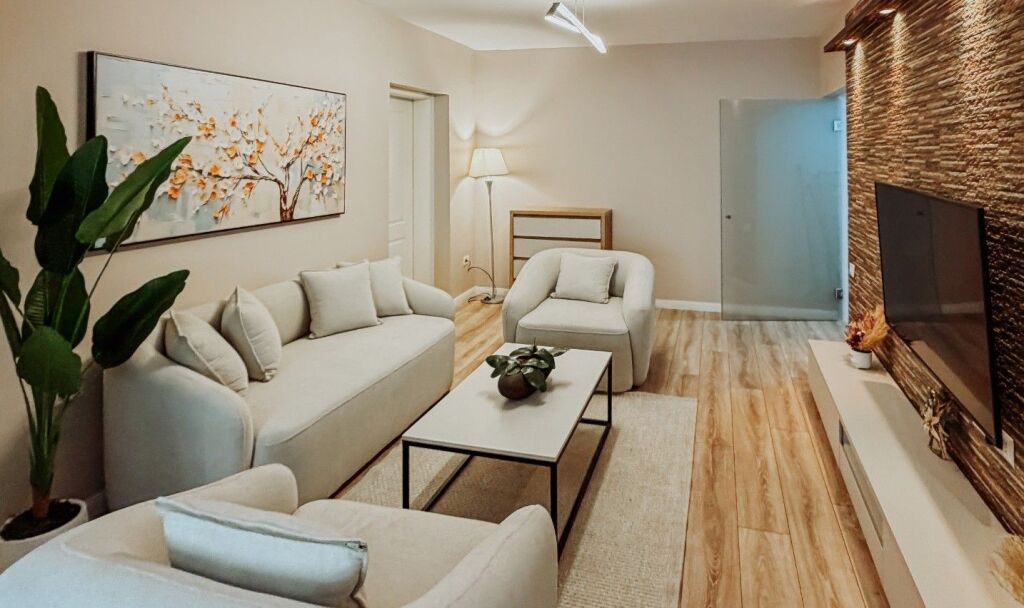 🏡 Apartament me qira 2+1 + garderobë në Qendër (krahu i Myslym Shyrit)