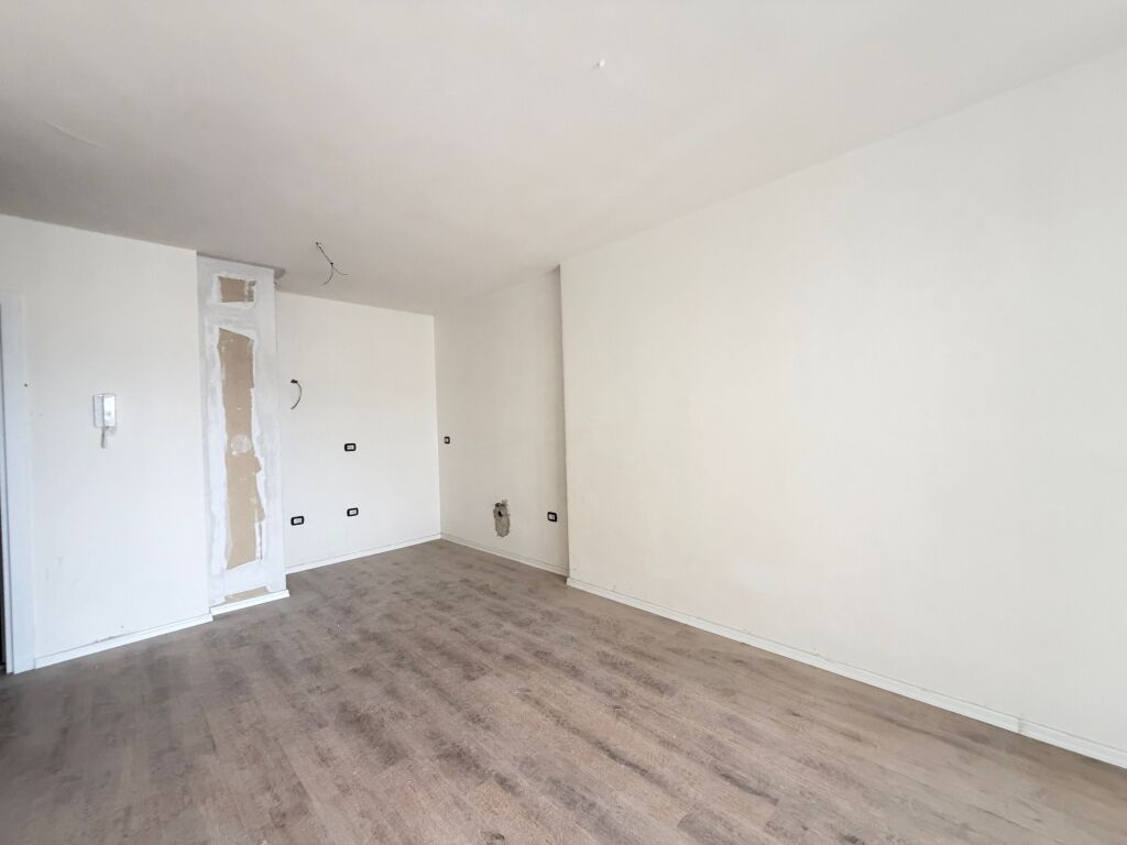 Shitet dy apartamente 1+1 / 1700€/m2 Turdiu fusha