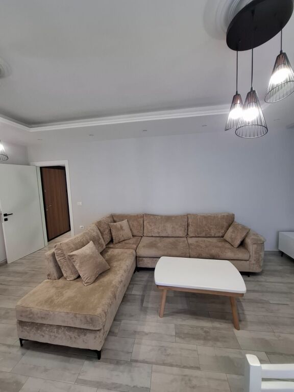 Jepet me Qera Super  Apartament 2+1 Ne Plazh Hekurudha