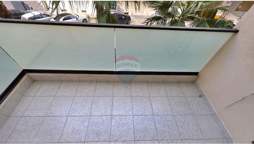 Apartament me Qira në Lungomare, Vlorë