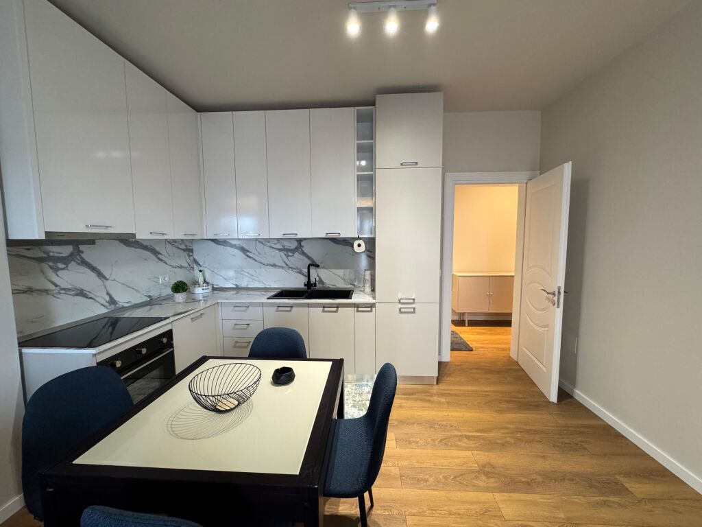 Jepet apartament me qera 1+1