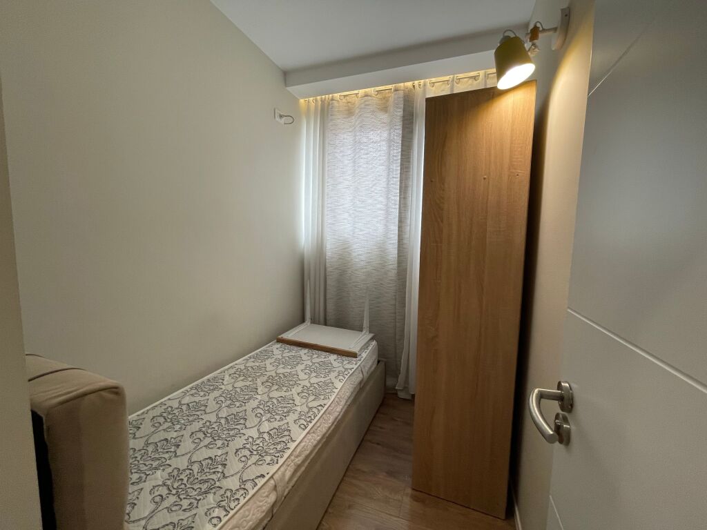 Japim me qira apartament 2+1 te zone e Brrylit.