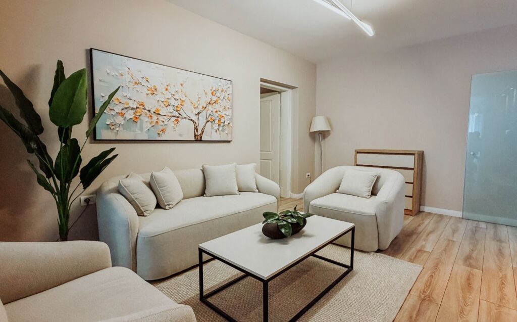 🏡 Apartament me qira 2+1 + garderobë në Qendër (krahu i Myslym Shyrit)