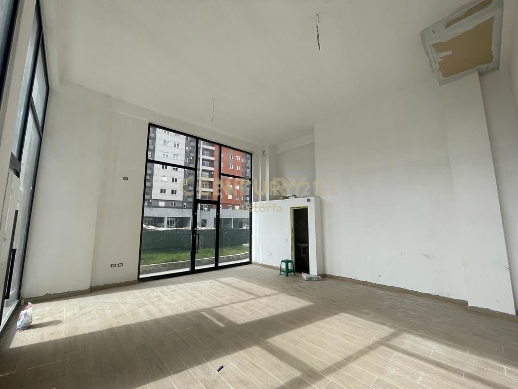 SHITET DYQAN BUZE RRUGE NE ASTIR