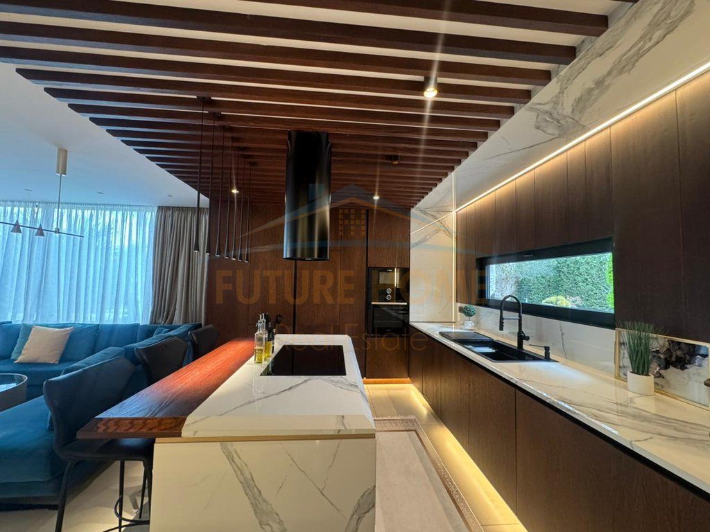 Shitet, Vilë e Bashkangjitur, "San Pietro Residence", Gjiri I Lalzit