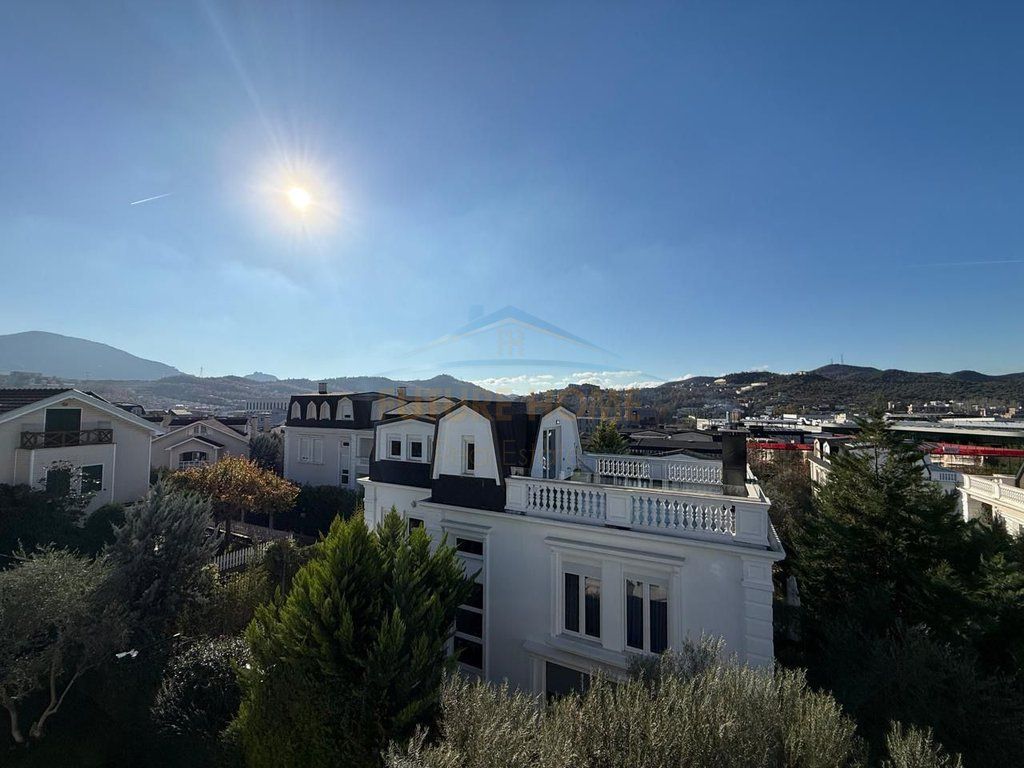 Shitet, Vile 4-kateshe, White House Residence, Lunder, Tirane