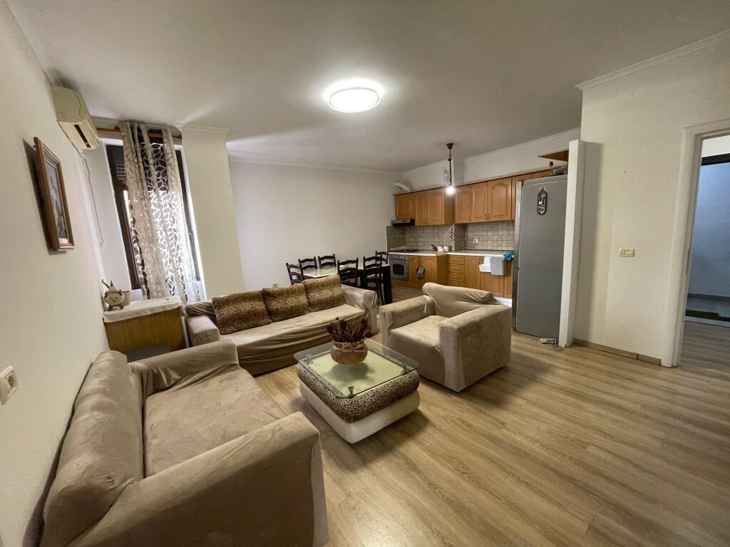 Jepet Apartament me qera