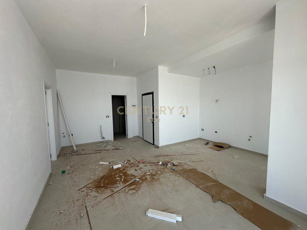 SHITET PAPAFINGO 1+1 me 52.6m2 verande ME PAMJE DETI TEK "WHITE HILL RESIDENCE" NE CURRILA!