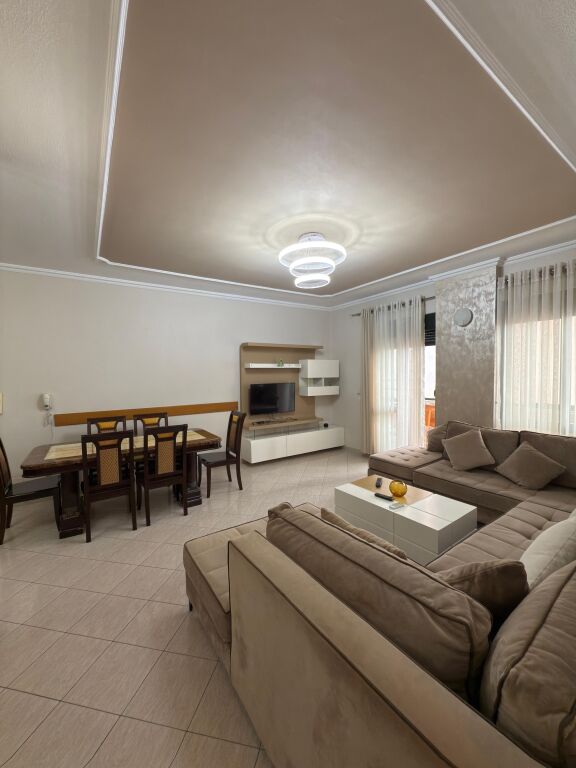 JEPET ME QIRA | Apartament 2+1 – Rruga e Kavajës (përballë Delijorgjit)
