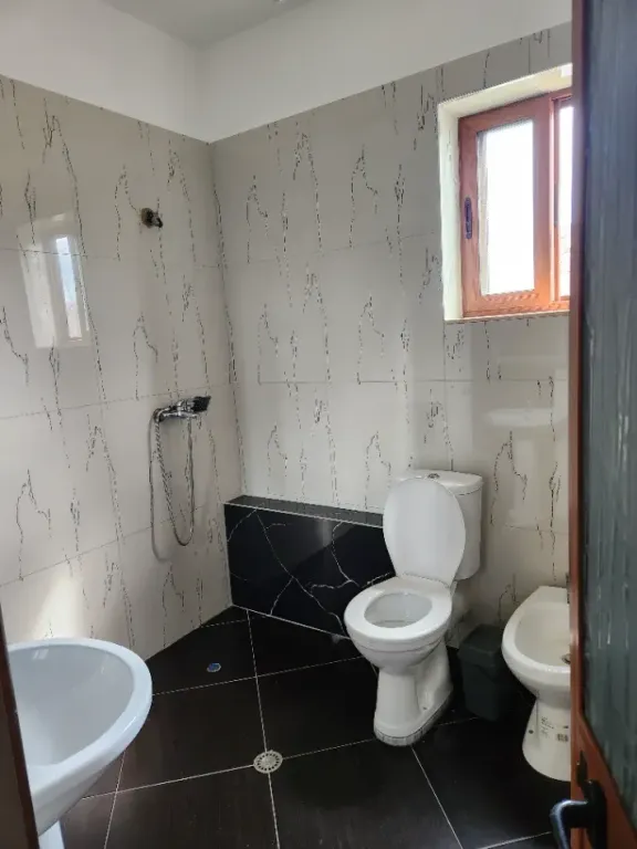 Ingresso 1+1 in affitto dietro il centro Globe, via stavri themeli