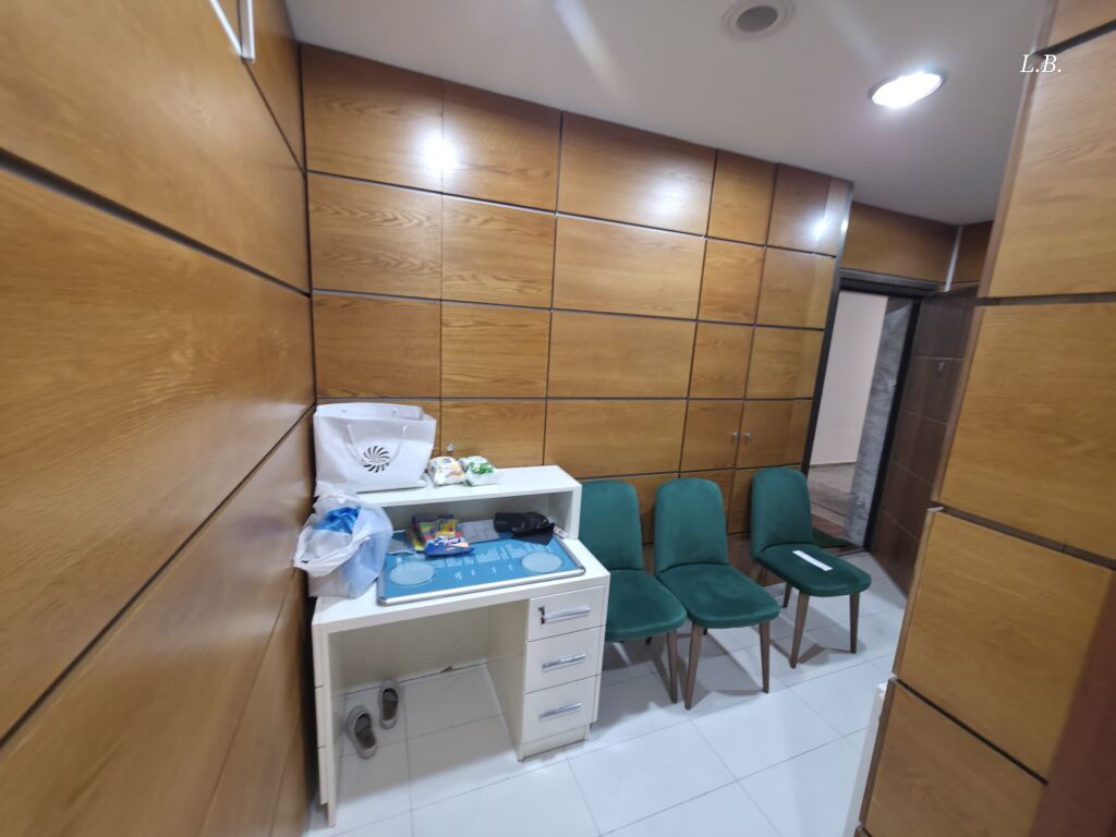 LOCALE IN AFFITTO A KIKA 1 COMUNE DI PARIGI (ADATTO PER UFFICIO O CLINICA)