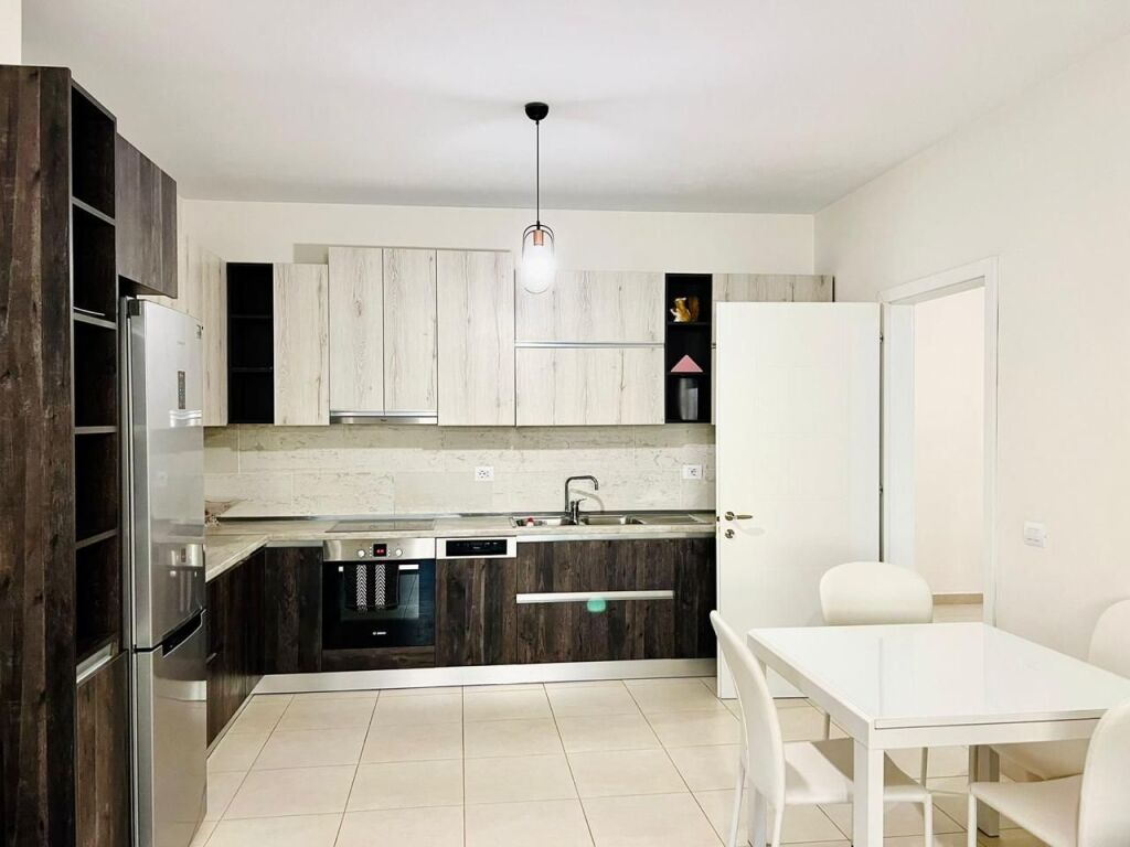 Appartamento 2+1 + parcheggio A Kinostudio