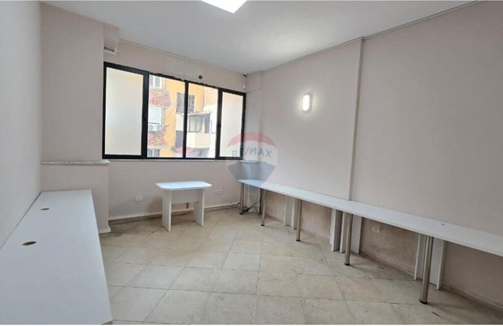 Office - For Rent - Muhamet Gjollesha Street, Tirana