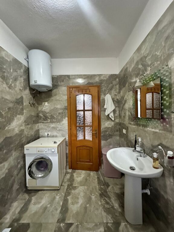 Apartament 1+1+Verande me Qira mbrapa Harry Fulls