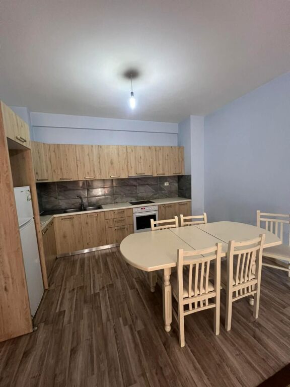 Green city Astir  jepet me qera 2+1+2 + Post Parkimi i mobiluar 115 m2