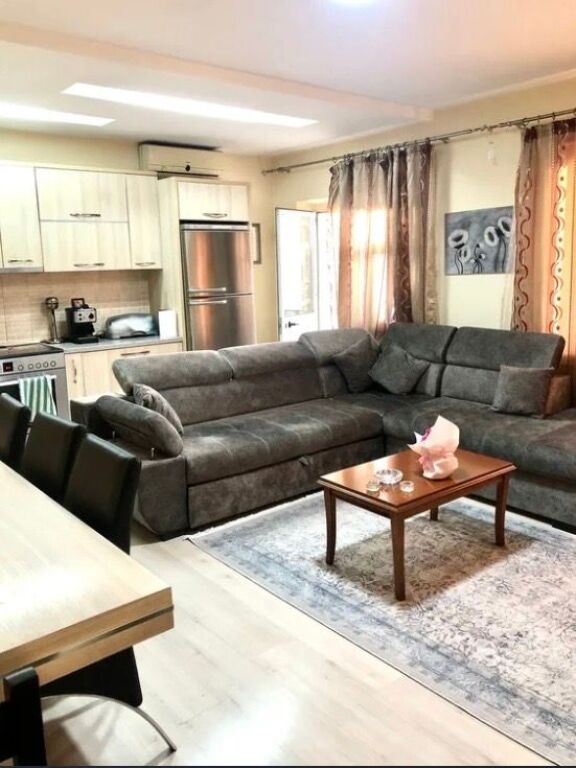 Jepet me Qira Apartamet 1+1