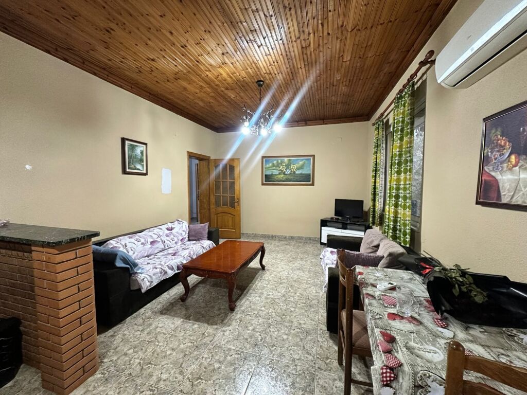 Apartament 1+1+Verande me Qira mbrapa Harry Fulls