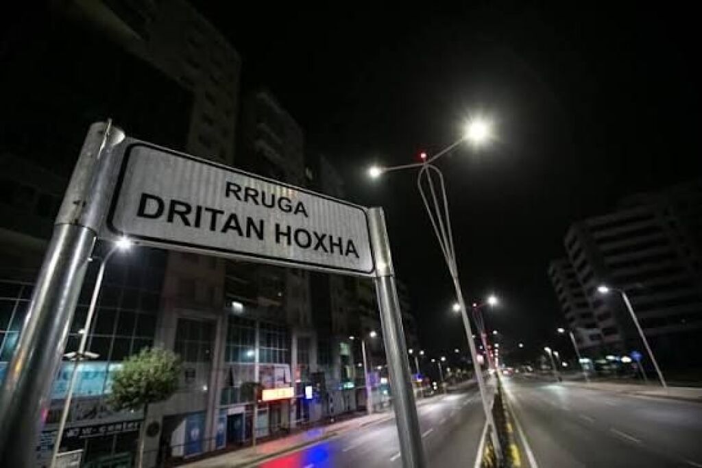 Ambjent komercial per qera