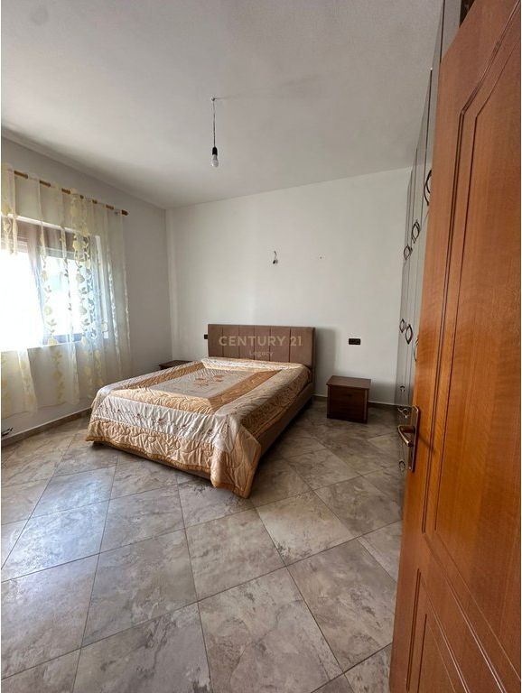 JEPET ME QERA Apartament ne Porcelan – KATI I DYTË I NJË VILE(50.000 leke)