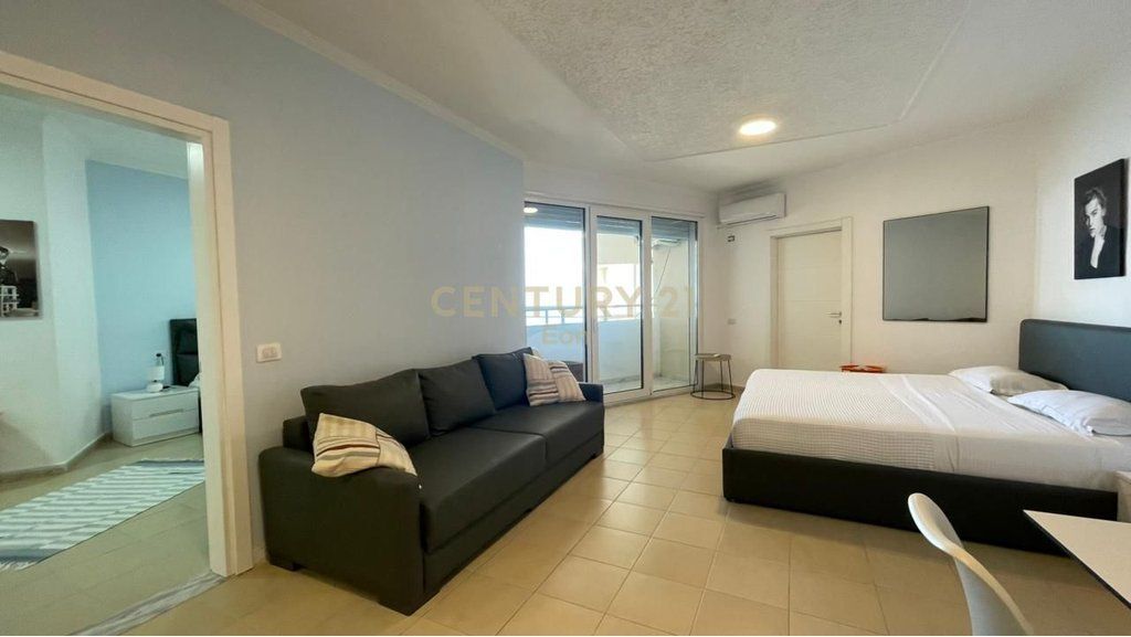 SHITET SUPER APARTAMENT 2+2 NË VIJËN E PARË ME PAMJE NGA DETIT TE SHKËMBI I KAVAJËS, DURRES!!