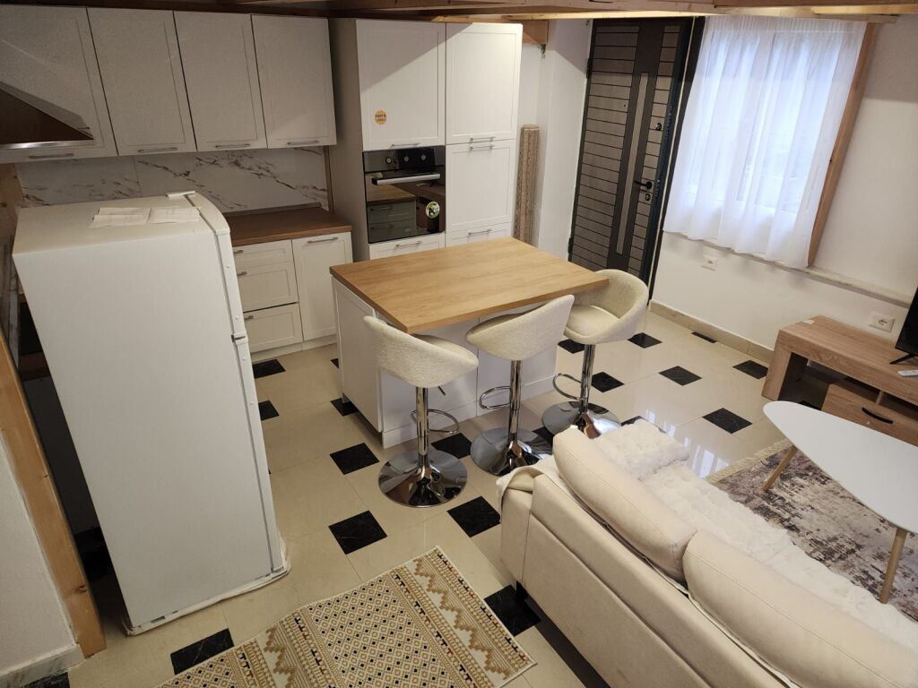 Dubleks i sapo mobiluar – Kati 0, pranë Kompleksit Halili