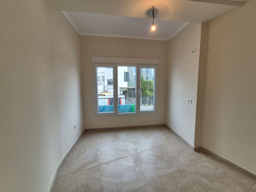 Jepet me Qera Ambjent Biznesi  Tek Tregu Industrial