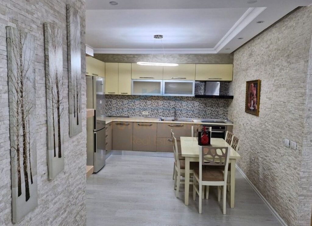 In vendita, Appartamento 3+1+2, Porcelan