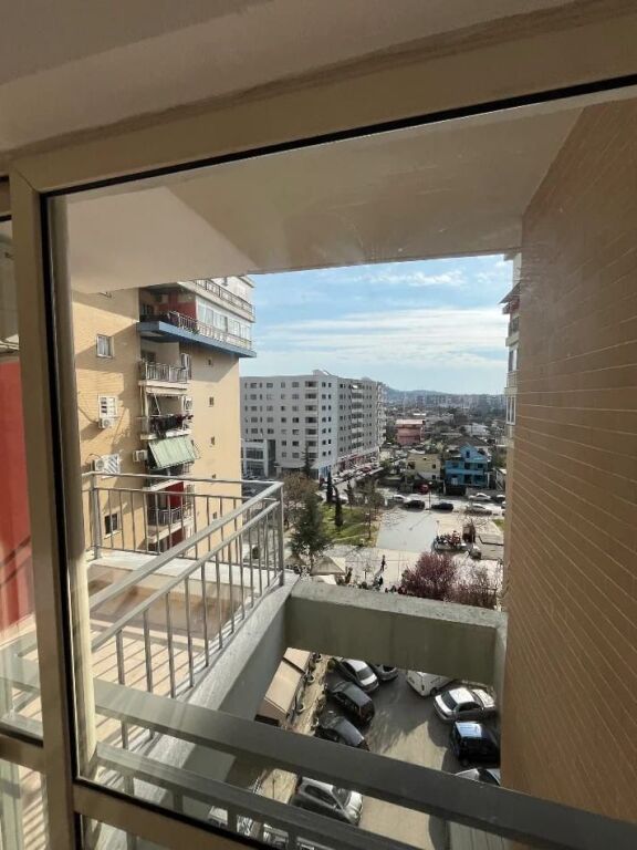 Jepet Me Qera Apartament 2+1+1 Ballkon