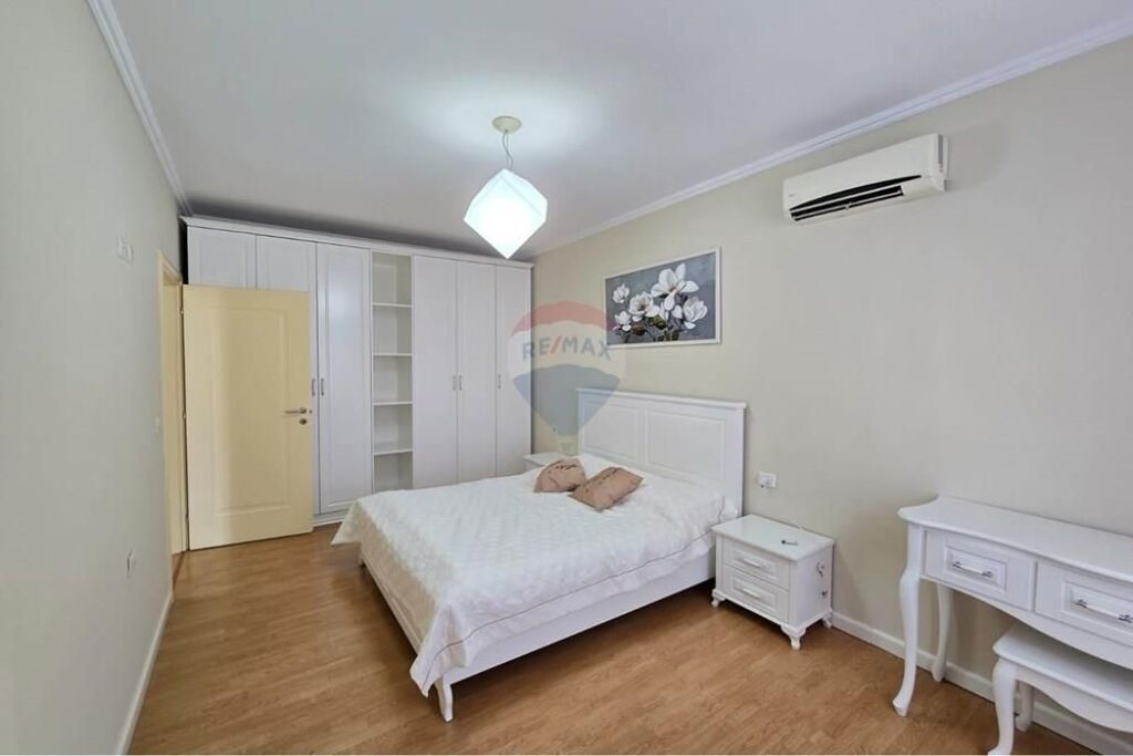 Apartament - Për Shitje - Stacioni i Trenit, Tiranë