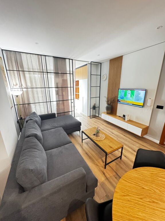 Apartment 2+1 for rent at Rruga e Kavajes