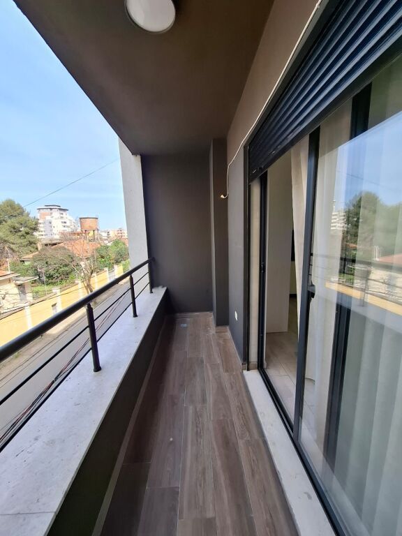 Jepet me Qera Super  Apartament 2+1 Ne Plazh Hekurudha